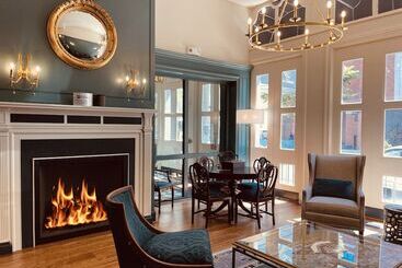 Independence Park Hotel, Premier Collection