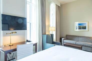 Independence Park Hotel, Premier Collection
