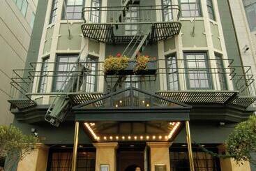 هتل Inn At The Opera