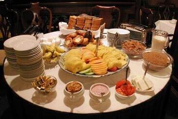 هتل Inn At The Opera