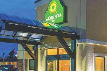 هتل La Quinta Inn By Wyndham Buffalo Airport