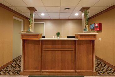 هتل La Quinta Inn By Wyndham Buffalo Airport