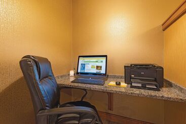 هتل La Quinta Inn By Wyndham Buffalo Airport