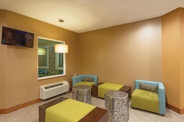 هتل La Quinta Inn By Wyndham Buffalo Airport