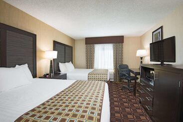هتل La Quinta Inn By Wyndham Buffalo Airport