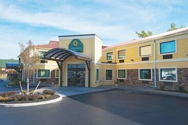 هتل La Quinta Inn By Wyndham Buffalo Airport