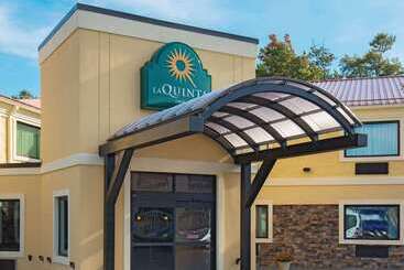 هتل La Quinta Inn By Wyndham Buffalo Airport