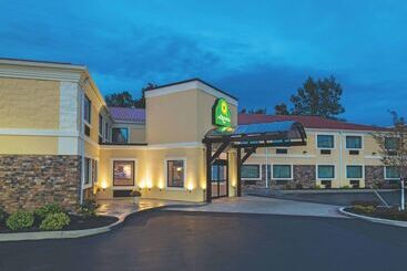 هتل La Quinta Inn By Wyndham Buffalo Airport