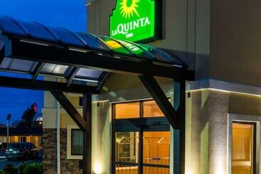 هتل La Quinta Inn By Wyndham Buffalo Airport
