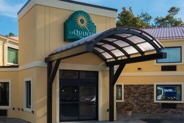 هتل La Quinta Inn By Wyndham Buffalo Airport