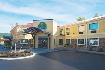 هتل La Quinta Inn By Wyndham Buffalo Airport
