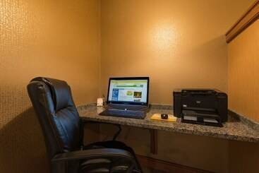 هتل La Quinta Inn By Wyndham Buffalo Airport