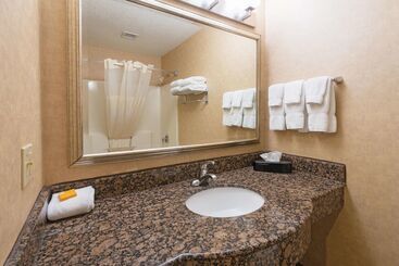 هتل La Quinta Inn By Wyndham Buffalo Airport