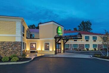 هتل La Quinta Inn By Wyndham Buffalo Airport