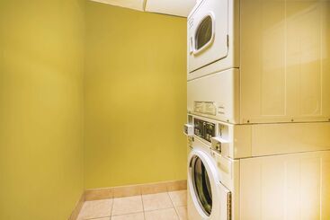 هتل La Quinta Inn & Suites By Wyndham Baltimore S. Glen Burnie