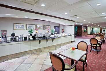 酒店 La Quinta Inn & Suites By Wyndham Downtown Conference Center
