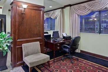 酒店 La Quinta Inn & Suites By Wyndham Downtown Conference Center