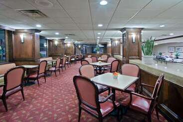 酒店 La Quinta Inn & Suites By Wyndham Downtown Conference Center