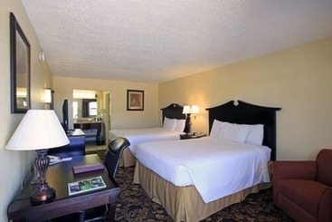 هتل Plaza Inn Midland