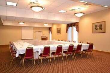 هتل Quality Inn & Conference Center