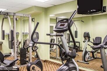 هتل Quality Inn & Conference Center