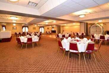 هتل Quality Inn & Conference Center