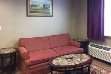 هتل Quality Inn & Conference Center