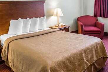 هتل Quality Inn & Conference Center
