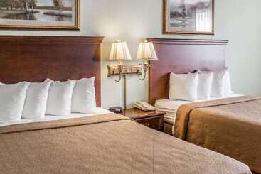 هتل Quality Inn & Conference Center