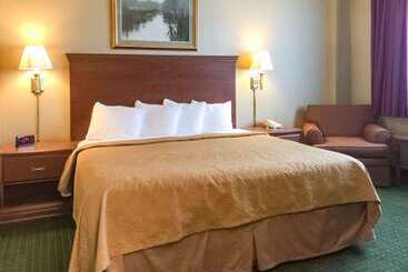 هتل Quality Inn & Conference Center