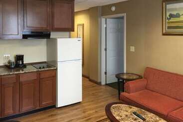 هتل Quality Inn & Conference Center