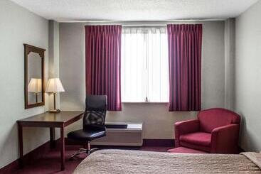 هتل Quality Inn & Conference Center