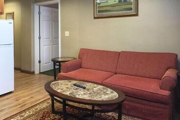 هتل Quality Inn & Conference Center