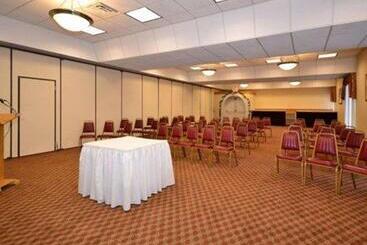 هتل Quality Inn & Conference Center