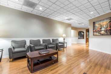 هتل Quality Inn Midtown