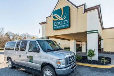 هتل Quality Inn & Suites Conference Center Across From Casino