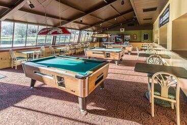 هتل Quality Inn & Suites Conference Center Across From Casino