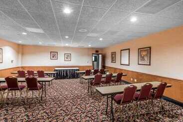 هتل Quality Inn & Suites Conference Center Across From Casino