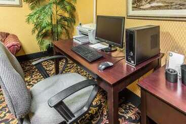 هتل Quality Inn & Suites Conference Center Across From Casino