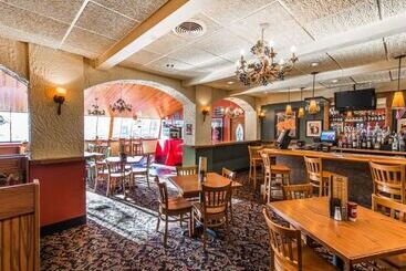 هتل Quality Inn & Suites Conference Center Across From Casino