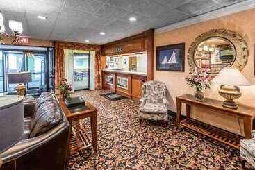 هتل Quality Inn & Suites Conference Center Across From Casino