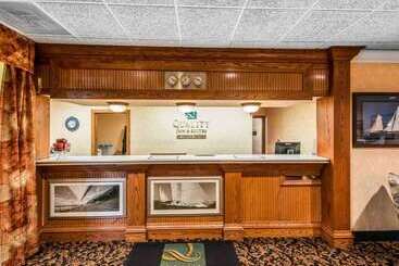 هتل Quality Inn & Suites Conference Center Across From Casino