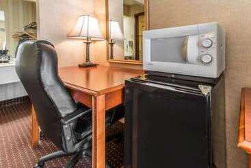 هتل Quality Inn & Suites Conference Center Across From Casino