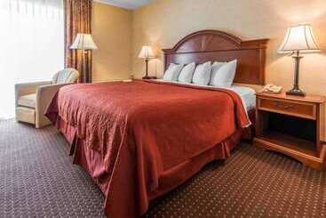 هتل Quality Inn & Suites Conference Center Across From Casino