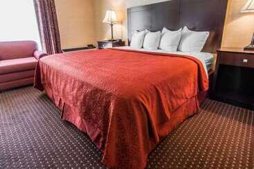 هتل Quality Inn & Suites Conference Center Across From Casino