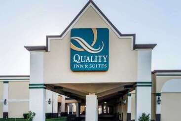 هتل Quality Inn & Suites Conference Center Across From Casino