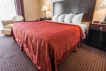 هتل Quality Inn & Suites Conference Center Across From Casino