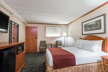 Ramada By Wyndham State College Hotel & Conference Center