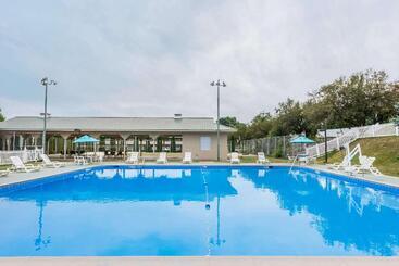 Ramada By Wyndham State College Hotel & Conference Center