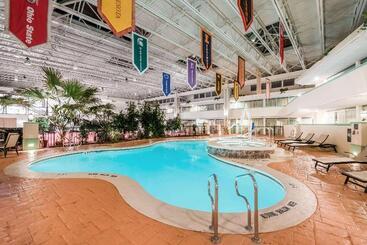 Ramada By Wyndham State College Hotel & Conference Center